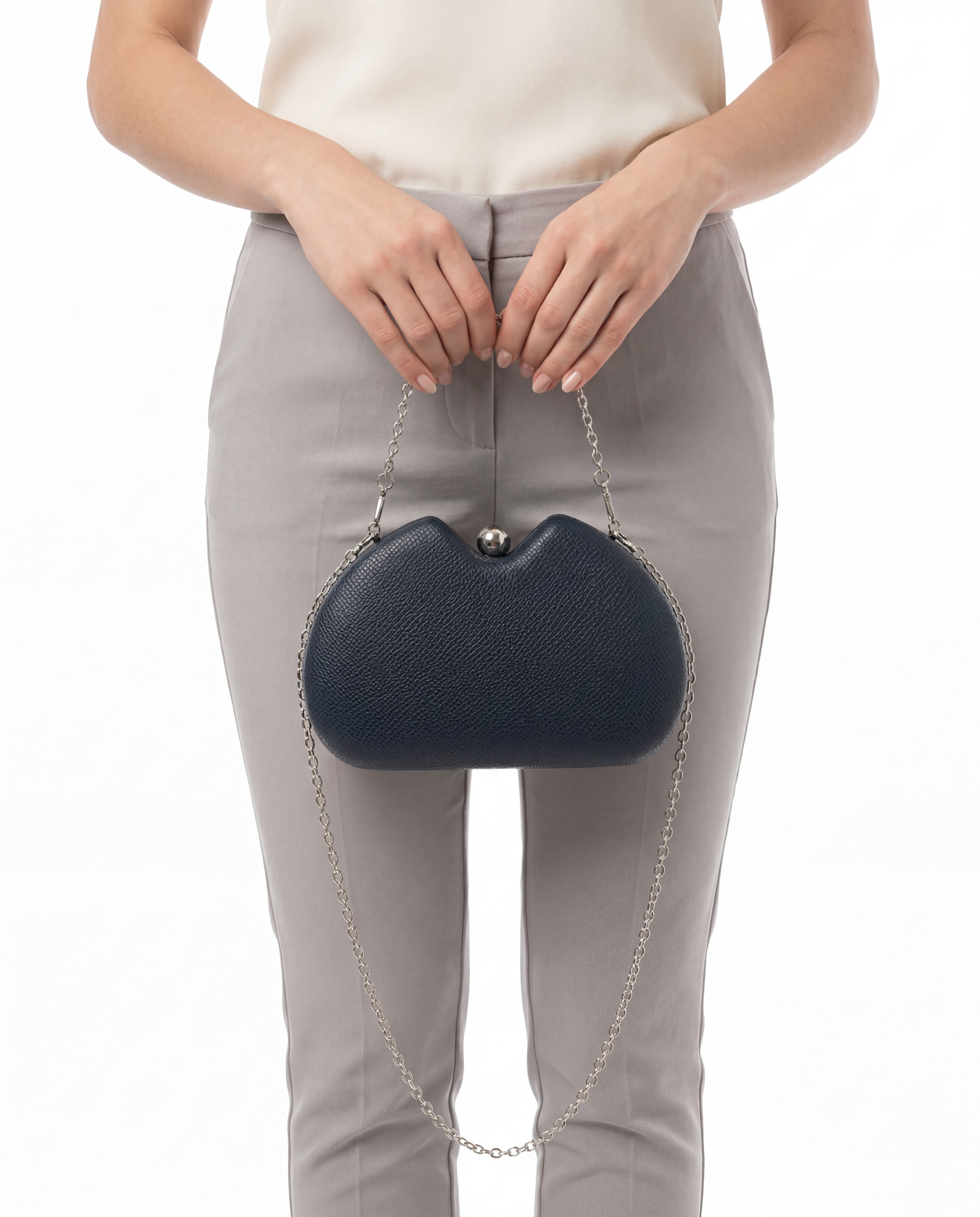 KAJA – elegantna večernja clutch torbica s teksturom
